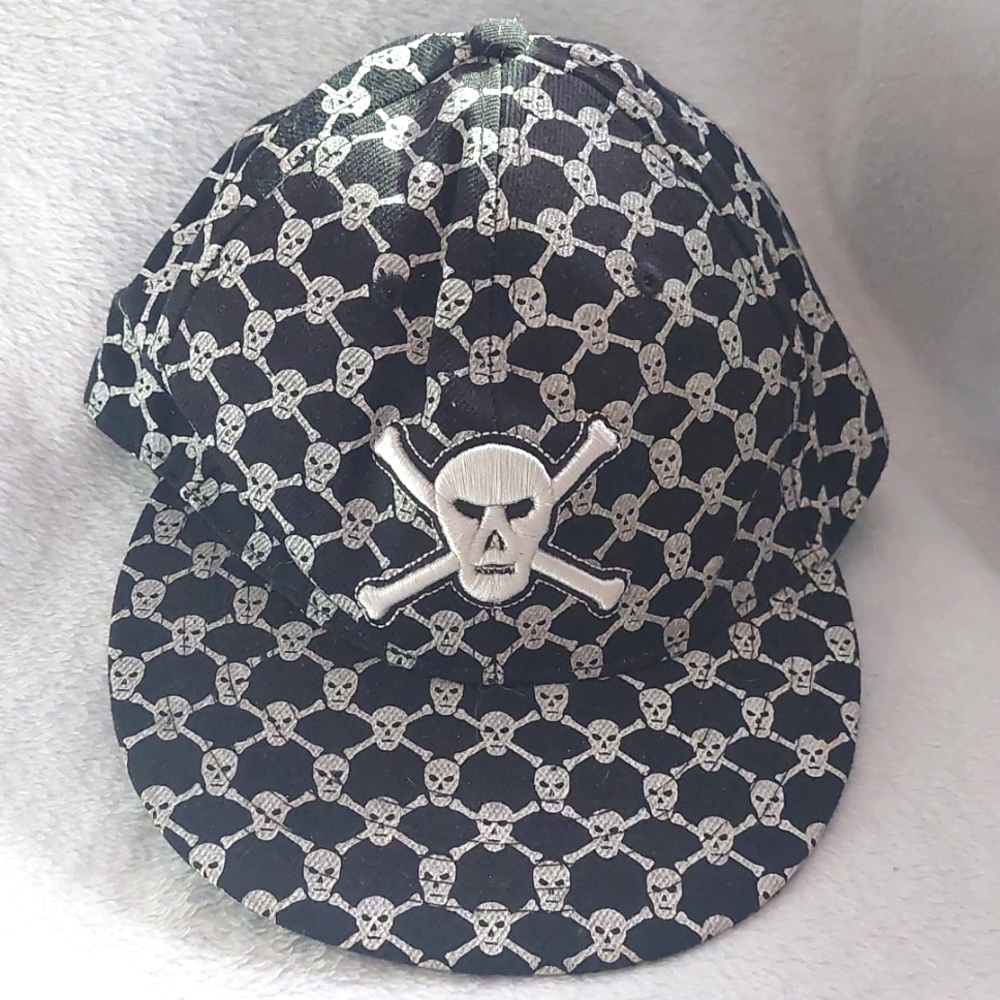 Skull and Crossbones Print Cap Size 7 1/4
